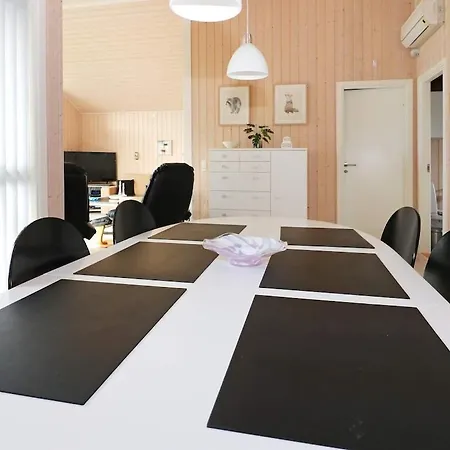 7 Person In Hotel 3*